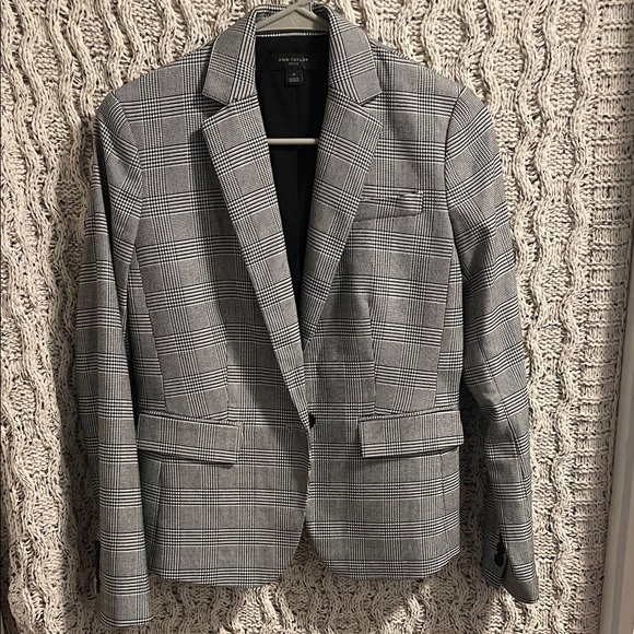 Ann Taylor Women's Gray Plaid Blazer and Suit Pants - Picture 2 of 5
